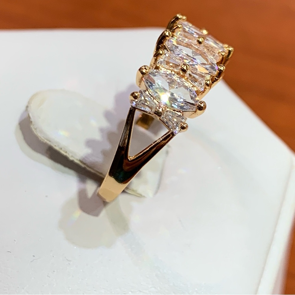 18k yellow gold-plated on base metal Marquise Cut Gemstone ring size 8 - Picture 4 of 10